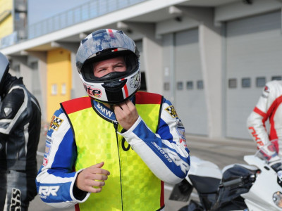20110913162032_Freies_Fahren_Sachsenring_29-und-30_Aug_11-070.400x300-crop.jpg